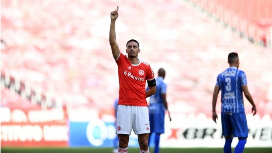 Thiago Galhardo fez o primeiro gol do Inter em goleada contra o Esportivo pela semifinal do segundo turno do Gaúcho