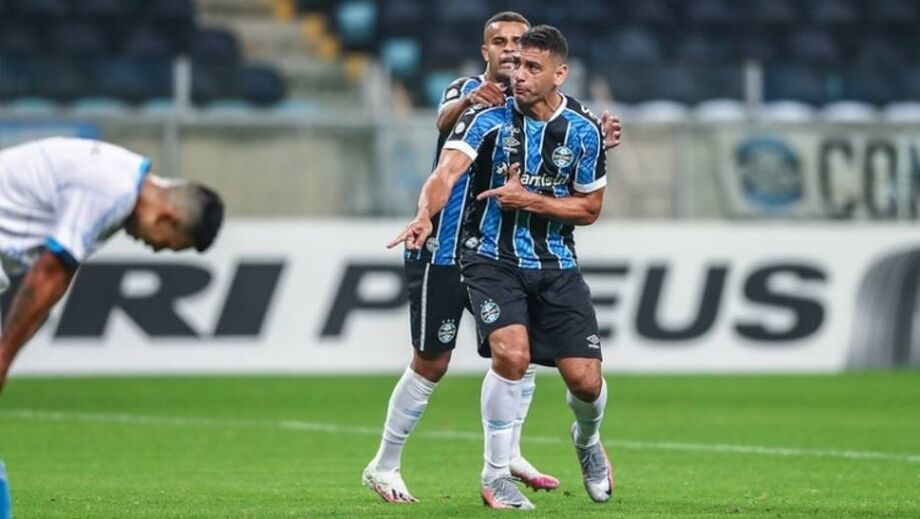 Diego Souza marcou dois dos gols do Grêmio contra o Novo Hamburgo pela semifinal do returno do Campeonato Gaúcho