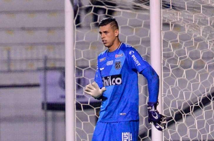 O goleiro Ivan, que se destacou com boas defesas.