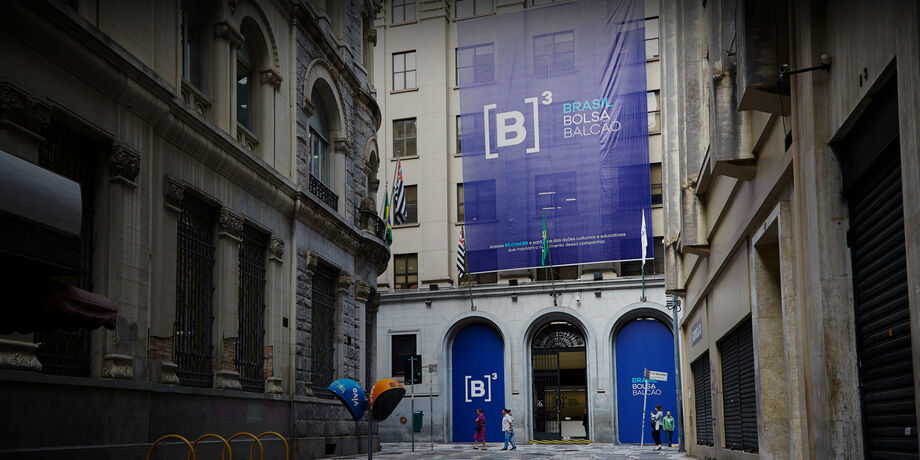 Na contraparte, os bancos aumentaram em 17.775 contratos a posição líquida comprada em taxa