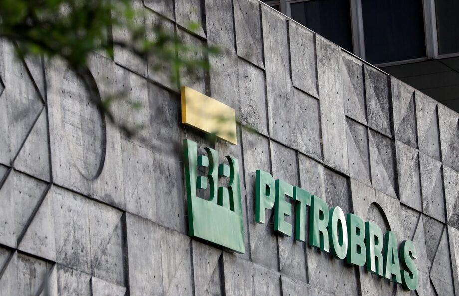A Petrobras afirma que tem feito sua parte no termo de compromisso assinado com o Conselho Administrativo de Defesa Econômica (Cade).