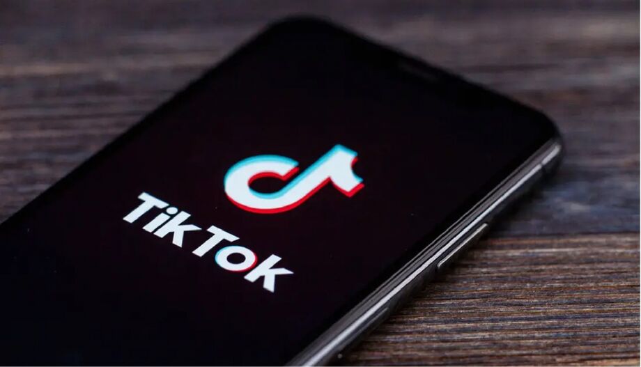 O presidente dos Estados Unidos, Donald Trump, disse não se importar que a gigante tecnológica Microsoft ou outra empresa americana compre a operação do aplicativo chinês TikTok no país, mas estabeleceu um prazo de até 15 de setembro