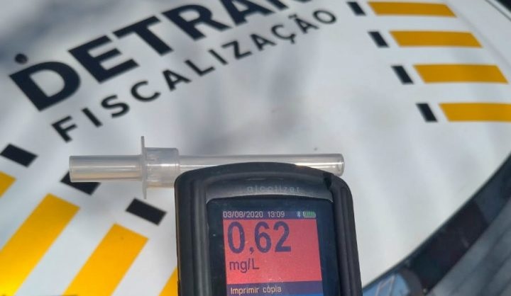 Conforme a assessoria de imprensa, o condutor disse que é guarda patrimonial e que passou a madrugada trabalhando