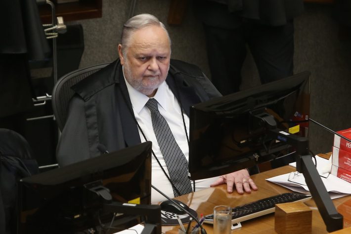 O ministro Felix Fischer