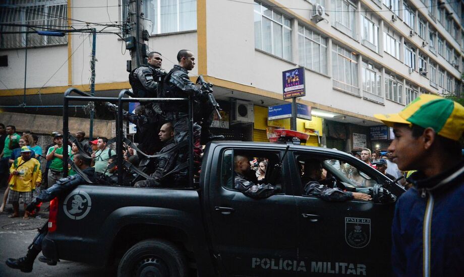 Segundo a organização, isso representa uma diminuição de 77% no número de operações policiais realizadas na região.