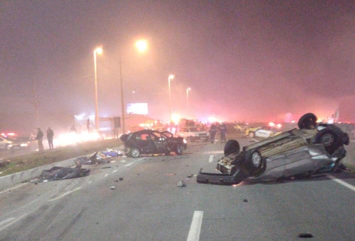 Um acidente grave na BR-277 resultou em oito mortes e 26 feridos no final da noite deste domingo (2), de acordo com a PRF (Polícia Rodoviária Federal).
