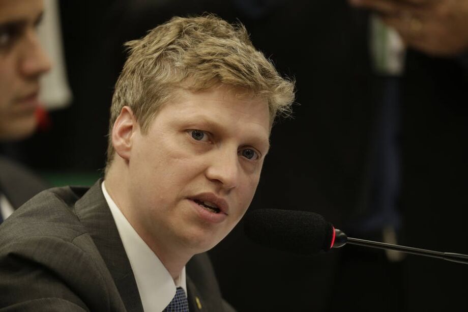 Marcel van Hattem (Novo-RS) disse que tem o compromisso de Maia para colocar a MP em votação.