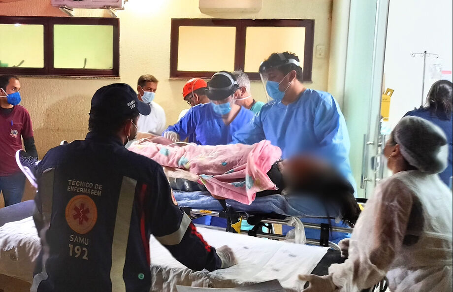 Vítimas de acidente no hospital Elmíria Silvério Barbosa, em Sidrolândia.