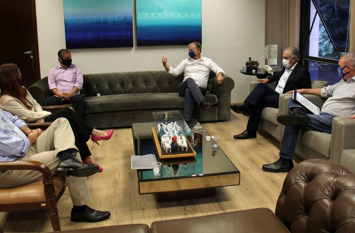 Reunião com o Senador Nelson Trad Filho e a coordenadora geral do Núcleo Estadual do Ministério da Saúde em MS, Silvia Raquel Bambokian