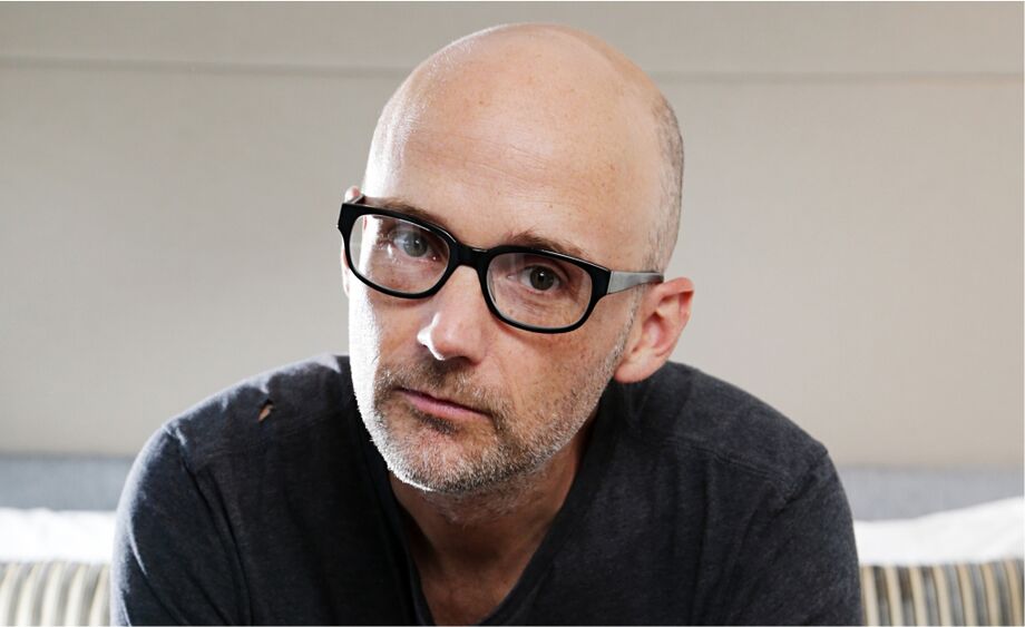 Moby participa de um bate-papo ao vivo, no seu canal do Twitch, com animadores do seu último clipe