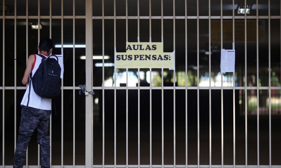 As aulas presenciais em escolas públicas e particulares em todo o estado do Rio de Janeiro permanecem suspensas até o dia 20