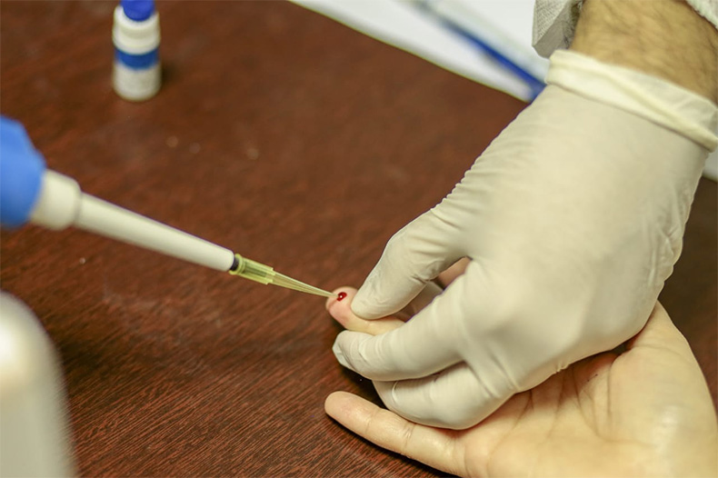 Os dois estudos foram publicados pela revista científica The Lancet Child & Adolescent Health e demonstram a necessidade do rastreamento de contatos para o gerenciamento da epidemia
