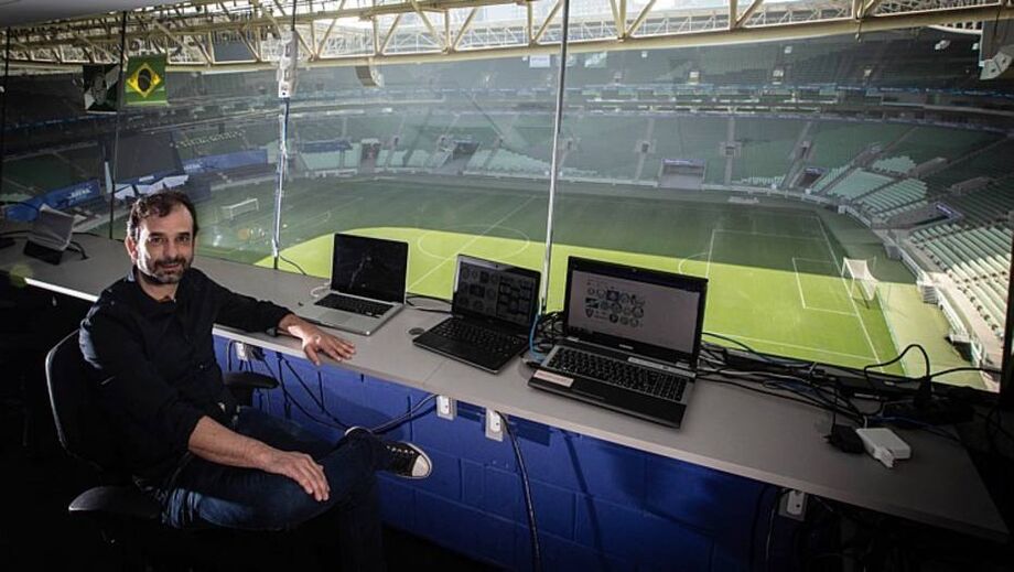 Moacir Lima Júnior é quem cuida da voz da torcida nos jogos em público no Allianz Parque