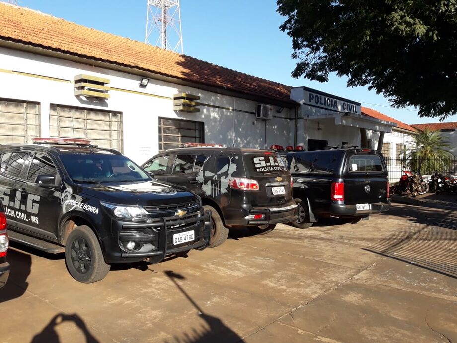 Na manhã de hoje (5), a Polícia Civil de Rio Brilhante, a 165 km de Campo Grande, mandato judicial de busca e apreensão contra grupo de advogados, investigados por coagir vítima de violência doméstica