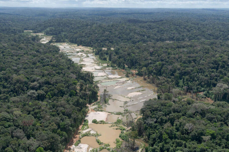 Sobrevoo do Greenpeace em maio mostra garimpo avançando sobre Terra Indígena Munduruku