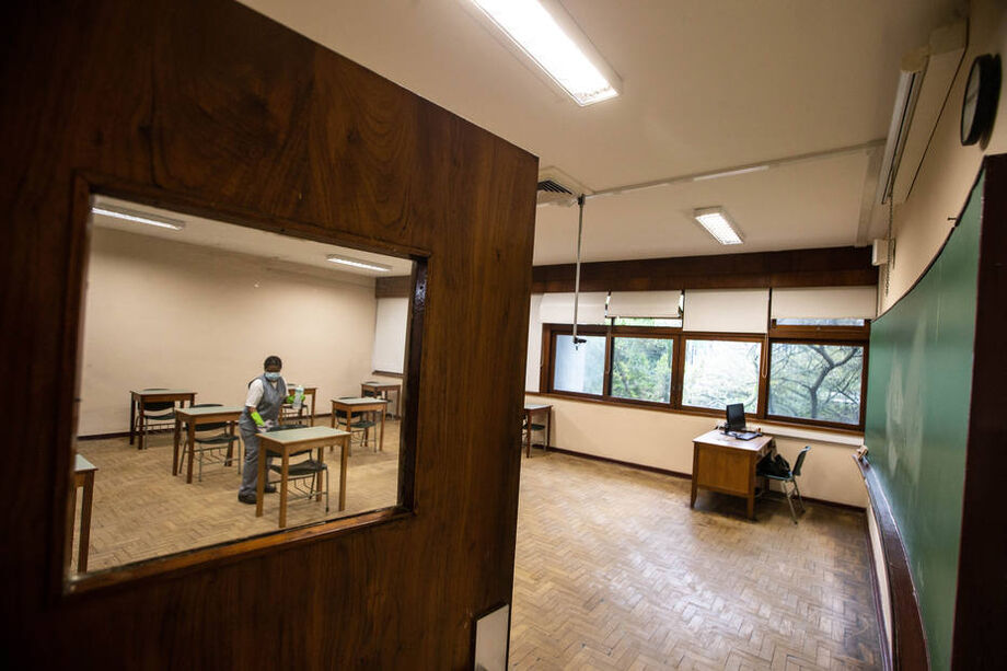 Até os dados desta sexta, 52,3% dos habitantes vivem em regiões que estão na fase amarela, de acordo com dados da Fundação Seade.