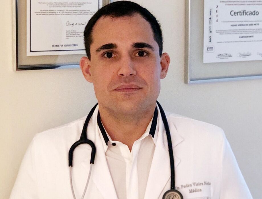 O consultório do médico Pedro Vieira Neto (CRM/MS 11121 – CRM/SP 149490) fica na Rua Alagoas, 396, sala 806, Jardim dos Estados, Campo Grande (MS), telefone (67) 3047-1880