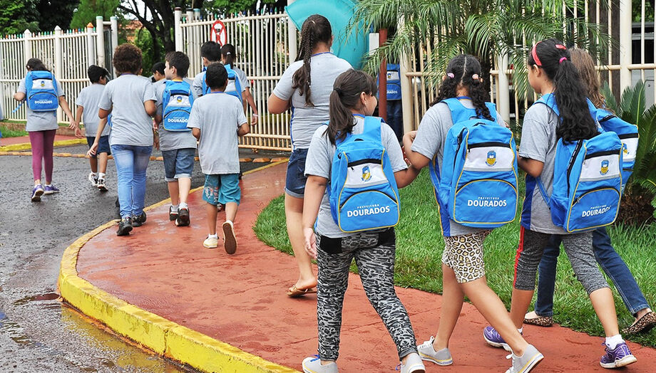Com a suspensão das aulas na Rede Municipal de Ensino de Dourados, a Prefeitura da cidade, a 249 km de Campo Grande, paralisou a distribuição de alimentos para famílias de alunos necessitados