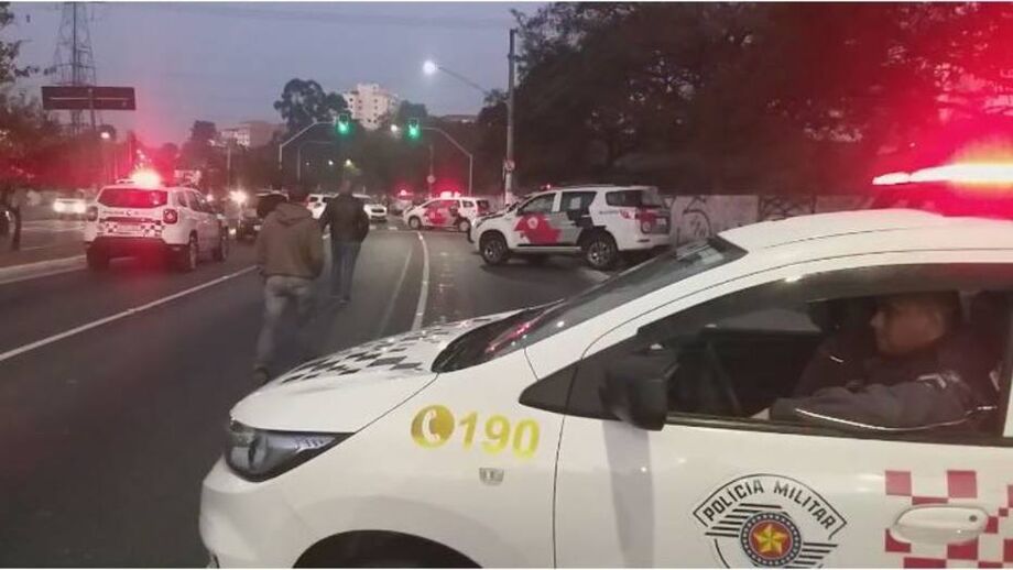 Pelas redes sociais, o governador de São Paulo, João Doria (PSDB), lamentou a morte dos policiais.