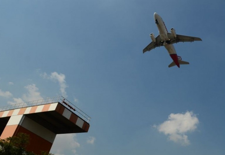Apesar da festa feita pelo governo após o presidente Jair Bolsonaro transformar em lei a medida provisória que ajuda o setor aéreo, as empresas prestadoras de serviço em terra e as companhias aéreas não devem receber nenhum centavo do Fnac (Fundo Nacional