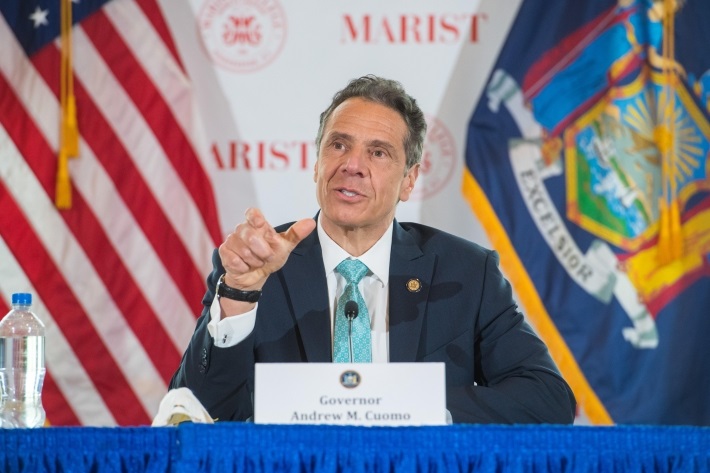 Em entrevista coletiva, o governador de Nova York, Andrew Cuomo, afirmou que o plano de Trump provavelmente custaria ao Estado de Nova York US$ 4 bilhões.