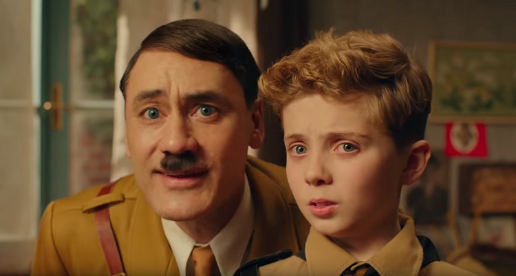 Adolf Hitler (Taika Waititi) e Jojo Betzler (Roman Griffin Davis) em Jojo Rabbit (2019): estreia do Telecine