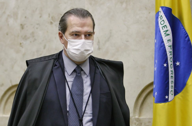 Dias Toffoli, foi internado nesse domingo (9) em um hospital particular de Brasília com um quadro de pneumonite alérgica.