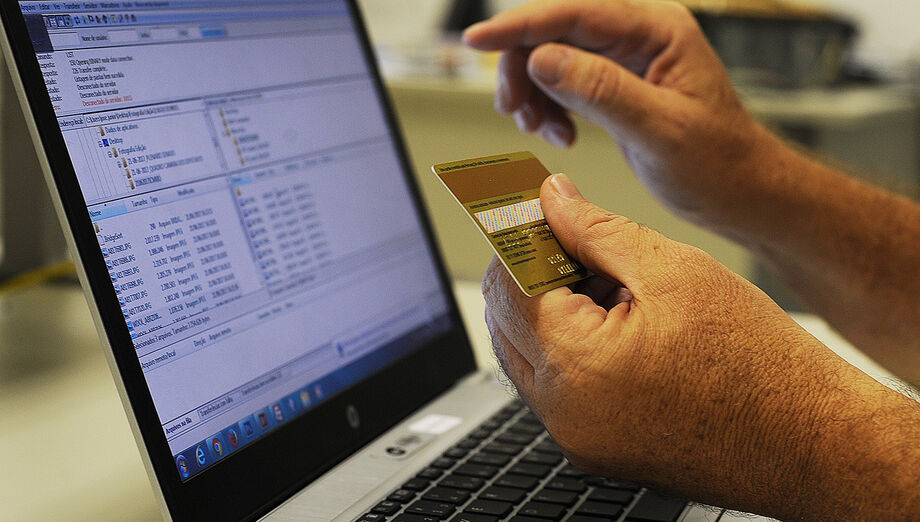 Segundo o relatório, o e-commerce no Brasil alcançou, no último mês, a marca de 1,29 bilhões de acessos