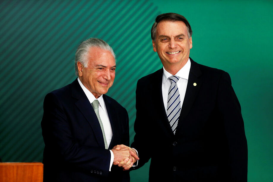 Bolsonaro nomeia Temer e Justiça autoriza viagem de ex-presidente ao Líbano