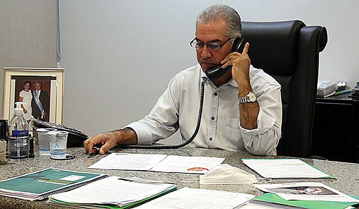 Em lançamento à distância, governador falou com a cidade durante entrevista no rádio