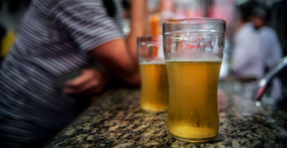 Será proibido o consumo da cervejinha em locais públicos