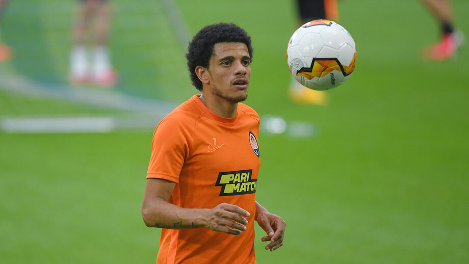 Taison joga pelo Shakhtar