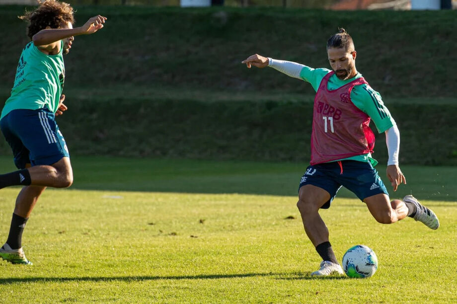 Diego Ribas estará à disposição de Domènec Torrent