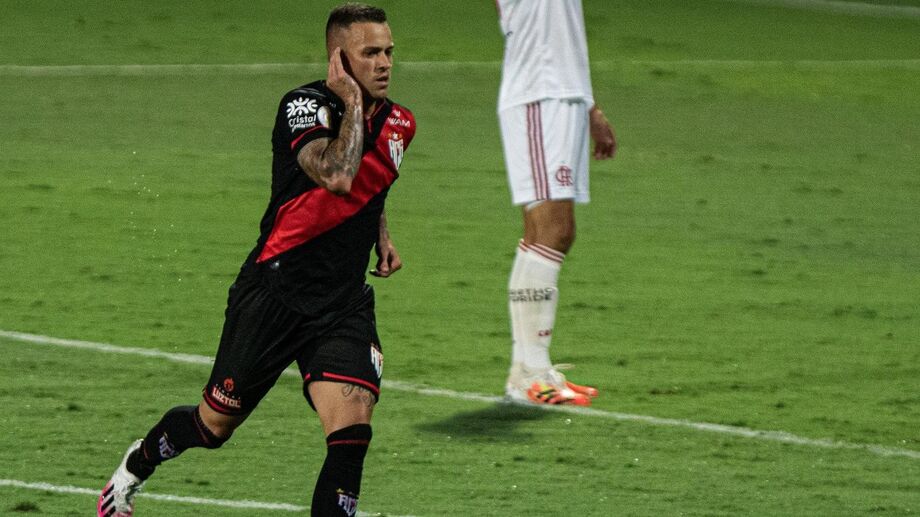 Atlético-GO atropela e aplica segunda derrota do Flamengo no Brasileirão