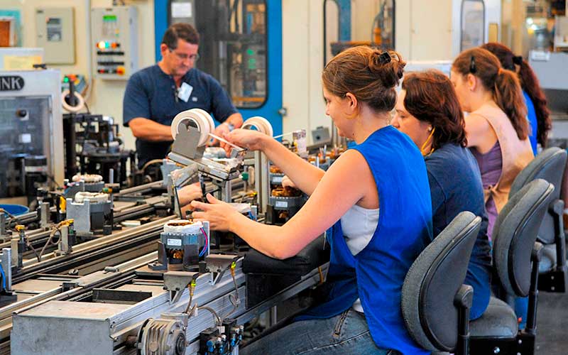 O volume de serviços prestados cresceu em 21 das 27 Unidades da Federação em junho ante maio, segundo os dados da Pesquisa Mensal de Serviços do Instituto Brasileiro de Geografia e Estatística (IBGE)
