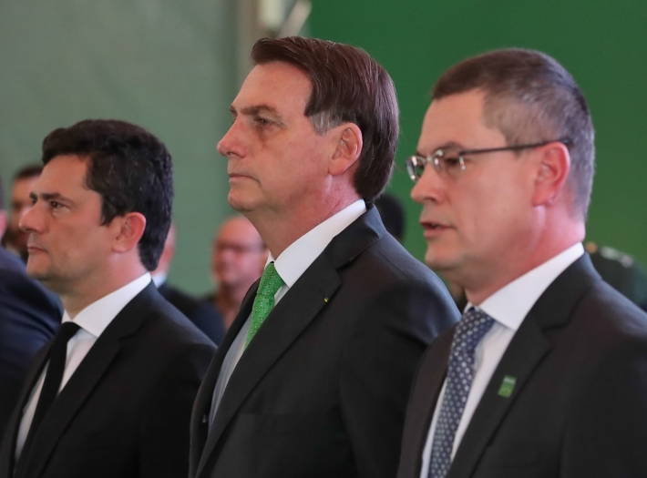 Jair Bolsonaro, entre Sérgio Moro e Mauricio Valeixo