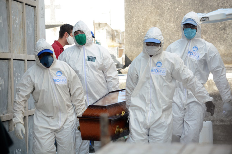 Com mais de 105 mil óbitos, País contabiliza média diária de 989 mortes por covid