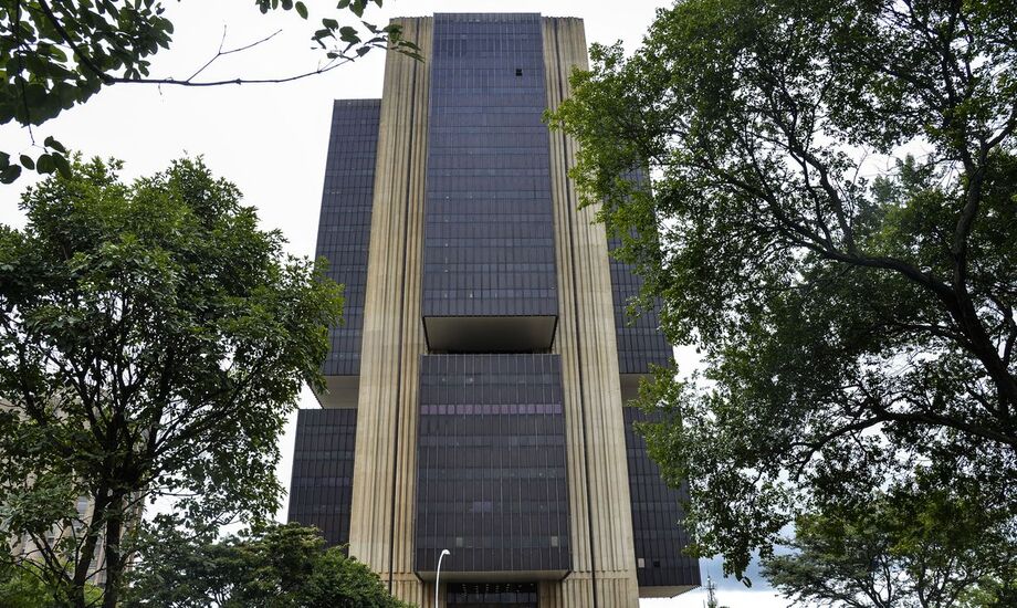 A média móvel trimestral do IBC-Br caiu 1,31% em junho, na série com ajuste azonal.