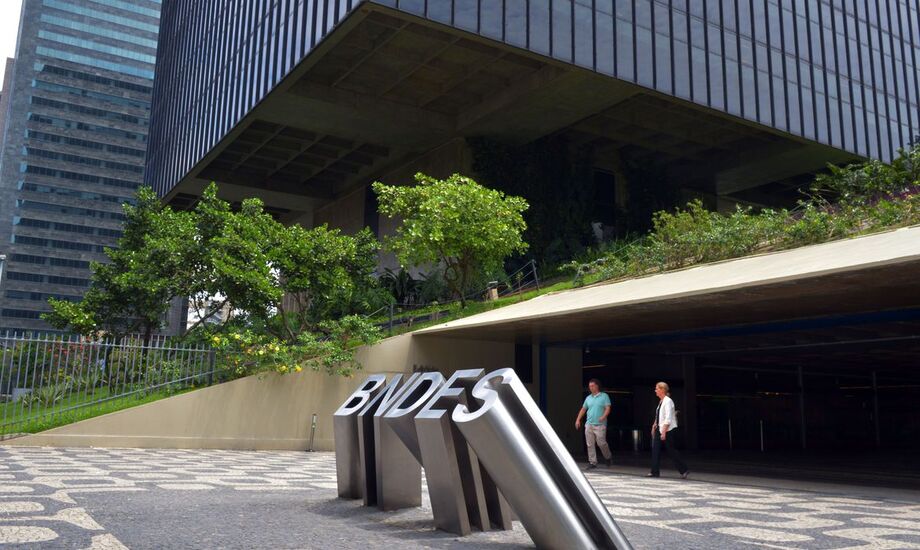 As medidas emergenciais do BNDES para combate à pandemia buscam preservar as atividades econômicas das companhias durante esse período e viabilizar investimentos no setor de saúde
