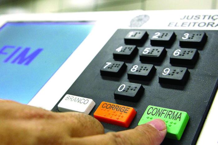 Servidores públicos que quiserem se candidatar nas eleições municipais têm até amanhã para se afastar de seus cargos, de acordo com o calendário eleitoral que passou a valer com o adiamento do pleito