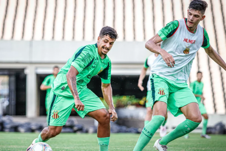 Quatro jogadores testam positivo para covid-19 e desfalcam Sampaio Corrêa