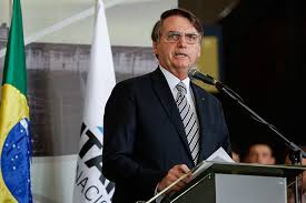Mesmo considerando a tendência de perda de popularidade do presidente quando o auxílio for retirado, a Eurasia diz que a chance de impeachment é improvável.