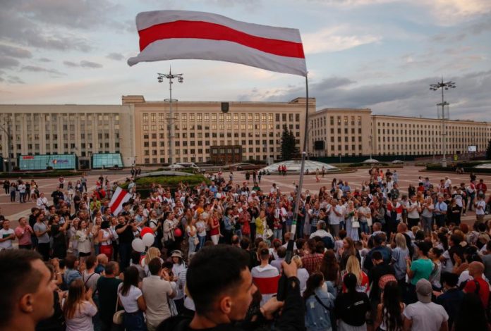Segundo autoridades eleitorais, Lukashenko conquistou seu sexto mandato com cerca de 80% dos votos.