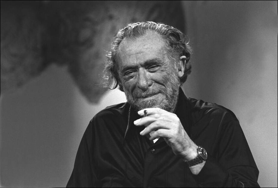 O escritor alemão-americano Charles Bukowski
