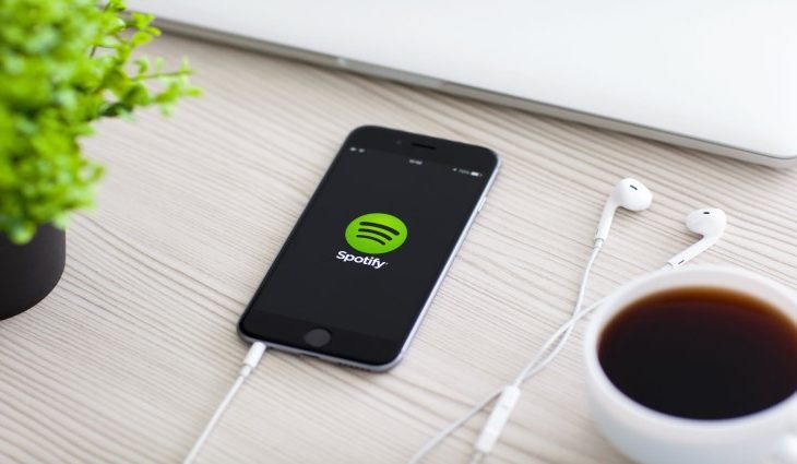 O conteúdo está disponível e pode ser acessado nas principais plataformas de podcasts, como Spotify, Google Podcasts, Breaker, PocketCasts e RadioPublic.
