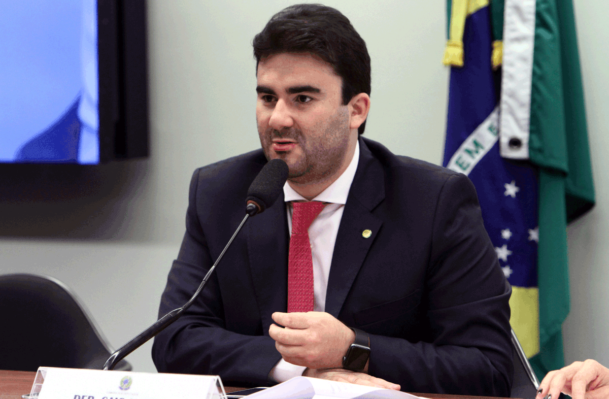 Caio Narcio durante sessão da Comissão de Educação enquanto deputado federal