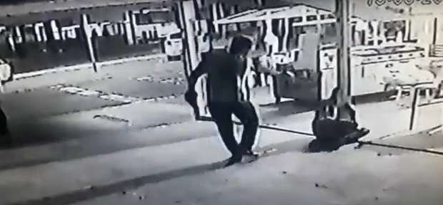 Imagens de segurança capturaram o crime
