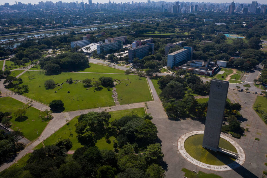A USP, assim como as demais instituições de ensino do Estado, está fechada desde o meio de março, após decreto de quarentena, para conter a disseminação do coronavírus