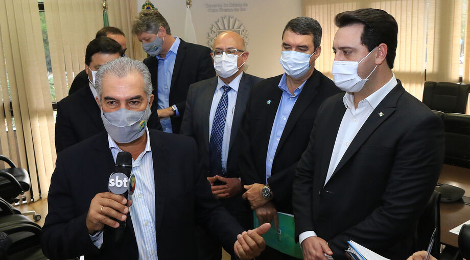 Reinaldo Azambuja (MS) e Carlos Roberto Massa Ratinho Junior (PR) assinaram um convênio nesta quarta-feira (19), na sede do Poder Executivo em Mato Grosso do Sul, para contratação do Estudo de Viabilidade Econômica e Ambiental