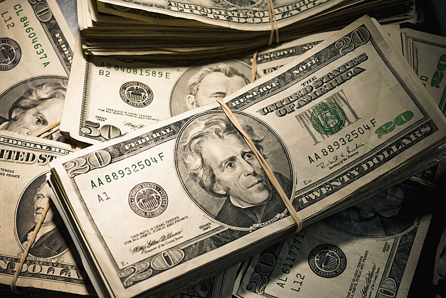 Às 9h28, o dólar à vista subia 1,45%, a R$ 5,6098, após tocar em máxima a R$ 5,6338.